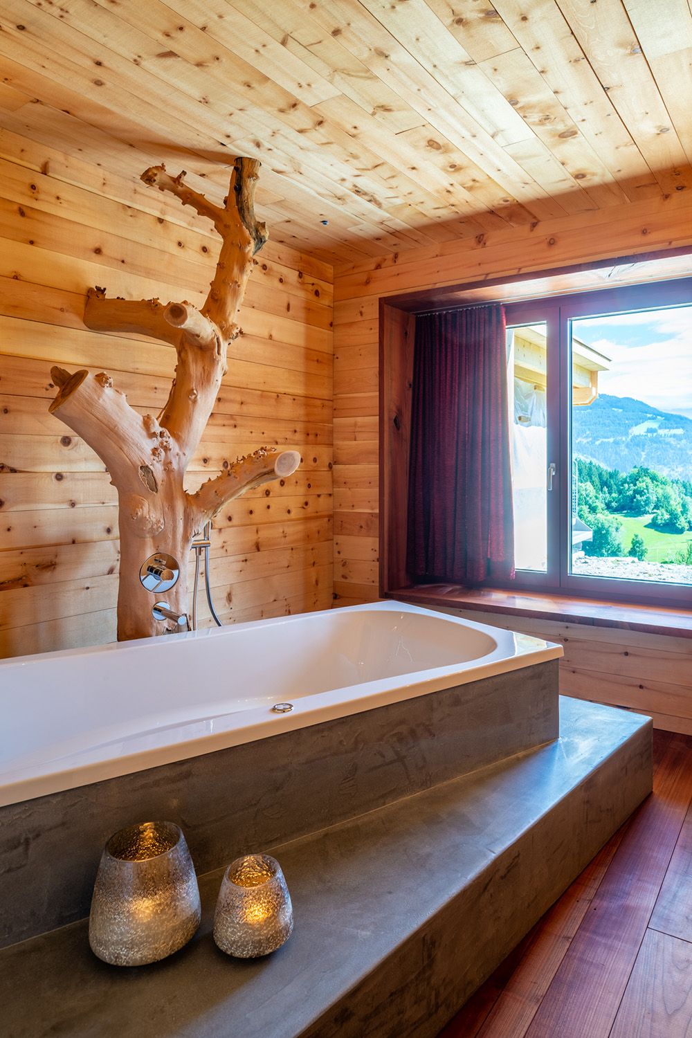 Gang zum Wellnessbereich GNÜSSA mit Bergblick – Foto 3 von 6
