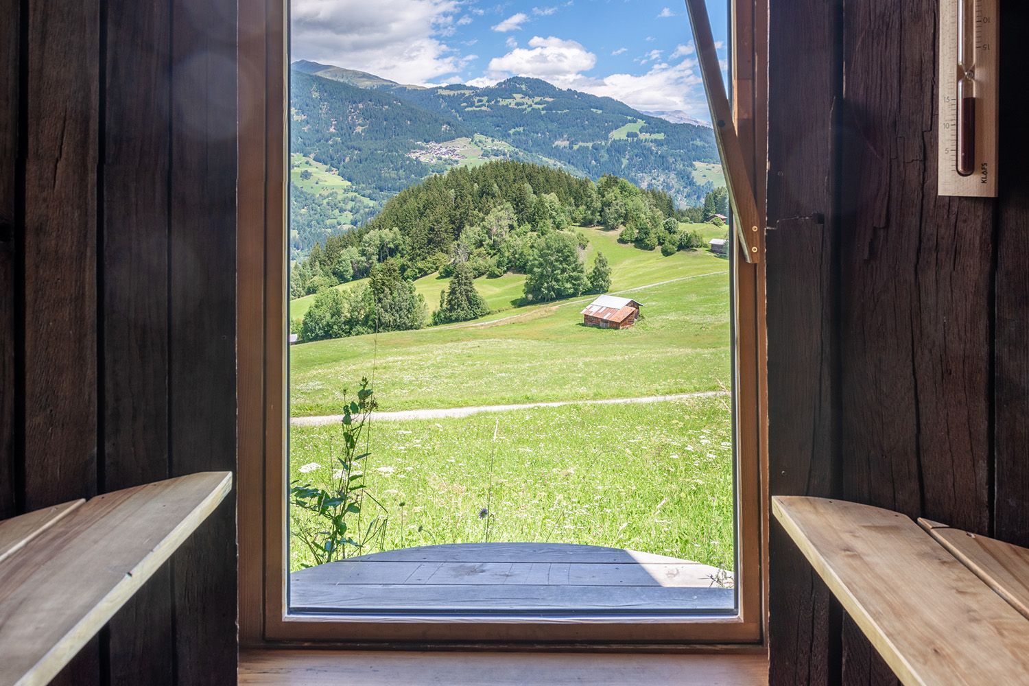 Gang zum Wellnessbereich GNÜSSA mit Bergblick – Foto 5 von 6